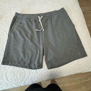 Vineyard vines Men's Gray Shorts